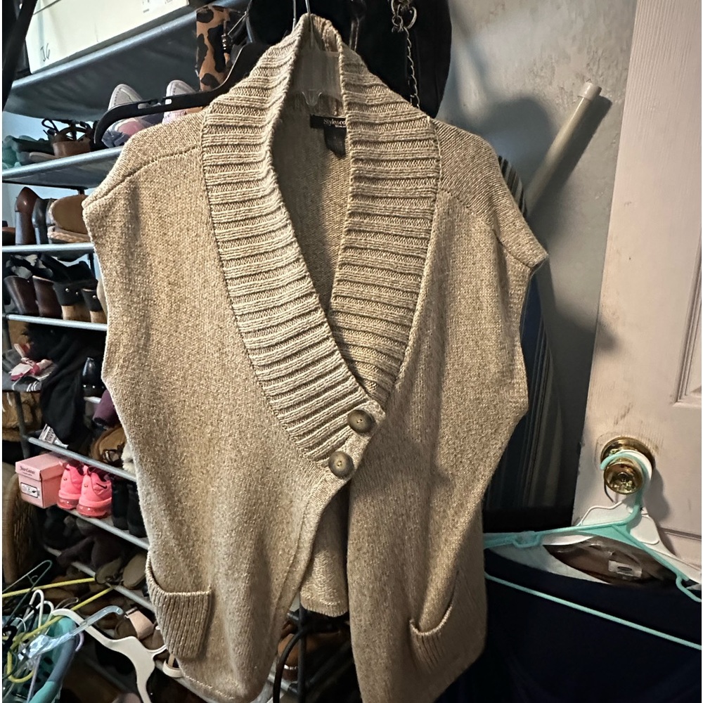 Sweater vest